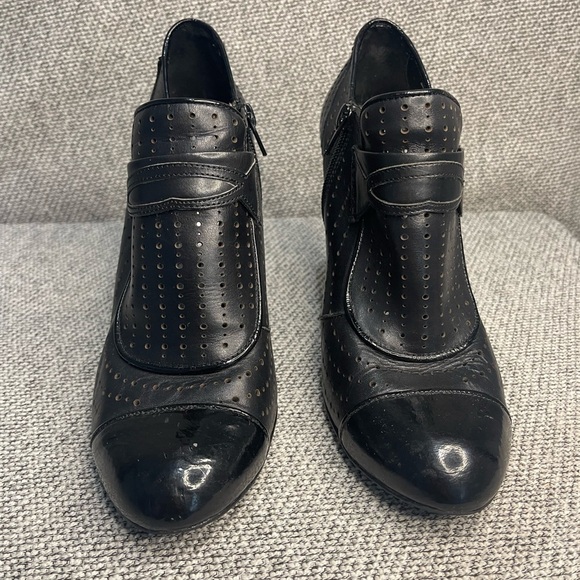 BCBGirls Black Heels Classic Elegance - Picture 10 of 16